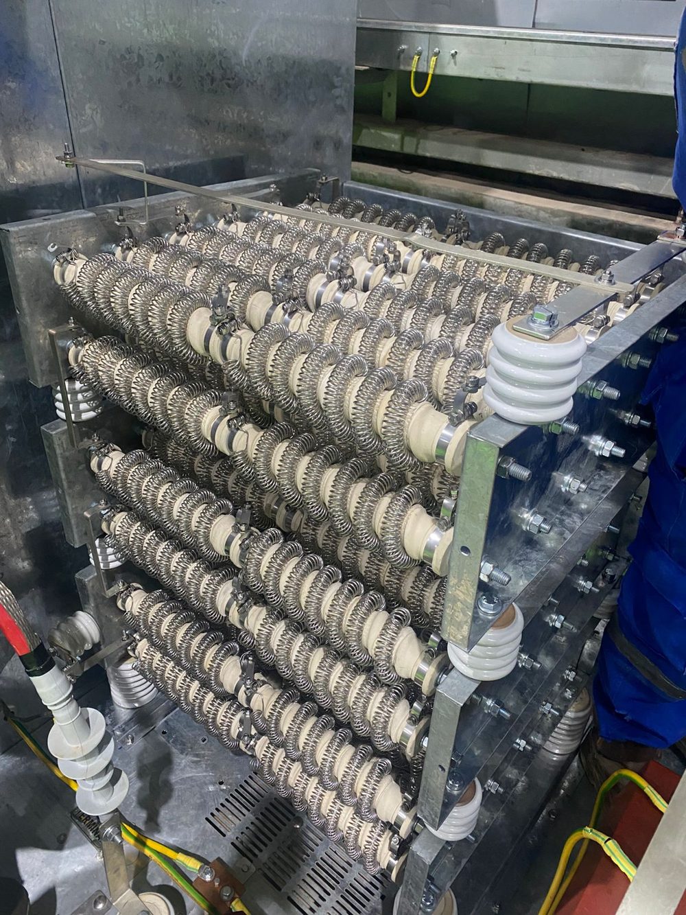 Produksi NGR (Neutral Grounding Resistor) di workshop PT Power Sahabat Indonesia